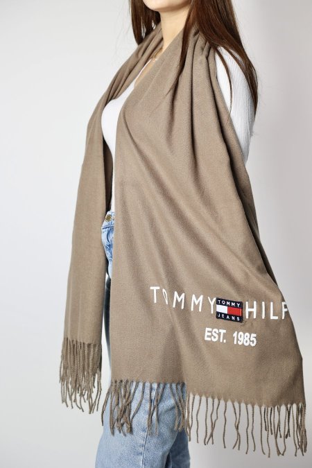 شال كتف - Tommy Hilfiger  - كاكي - Aprricot <br> <span class='text-color-warm'>نفدت الكمية</span>